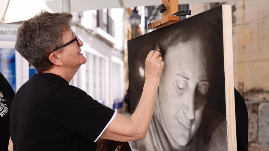 Creación en vivo: el Día Mundial del Arte llena de pinceles y color las plazas de Córdoba