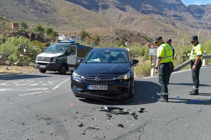 17-03-2019 SAN BARTOLOMÉ DE TIRAJANA. Accidente. Choca un coche contra tres motos.   Fotógrafo: ANDRES CRUZ  | 17/03/2019 | Fotógrafo: Andrés Cruz