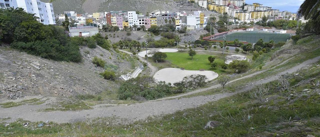 Ladera en el barranco de Gonzalo, en la que se plantarán árboles para crear una nueva zona de esparcimiento.