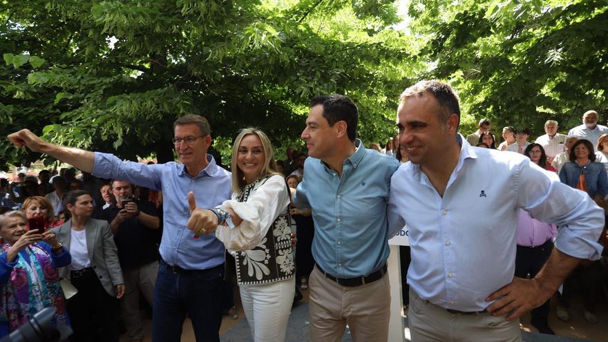 El presidente del PP, Alberto Núñez Feijóo, con el presidente del PP-A y de la Junta de Andalucía, Juanma Moreno, la candidata popular a la Alcaldía de Granada, Marifrán Carazo, y el presidente provincial del PP, Francisco Rodríguez.