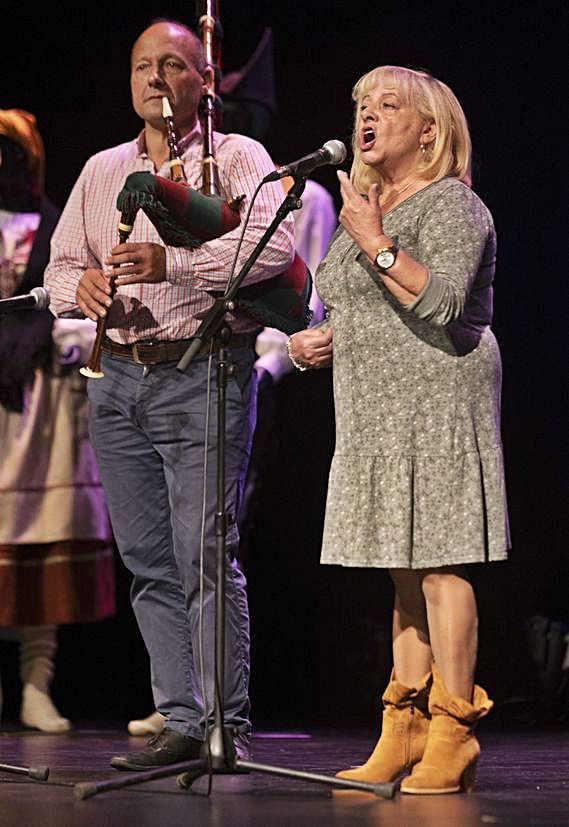 Vicente Prado, “El Praviano”, con la cantante de tonada Maribel Fernández.