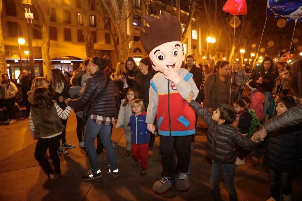 Bevor am Samstagabend (3.12.) in Palma die Weihnachtsbeleuchtung eingeschaltet wurde, gab es jede Menge Unterhaltung für die Kinder.