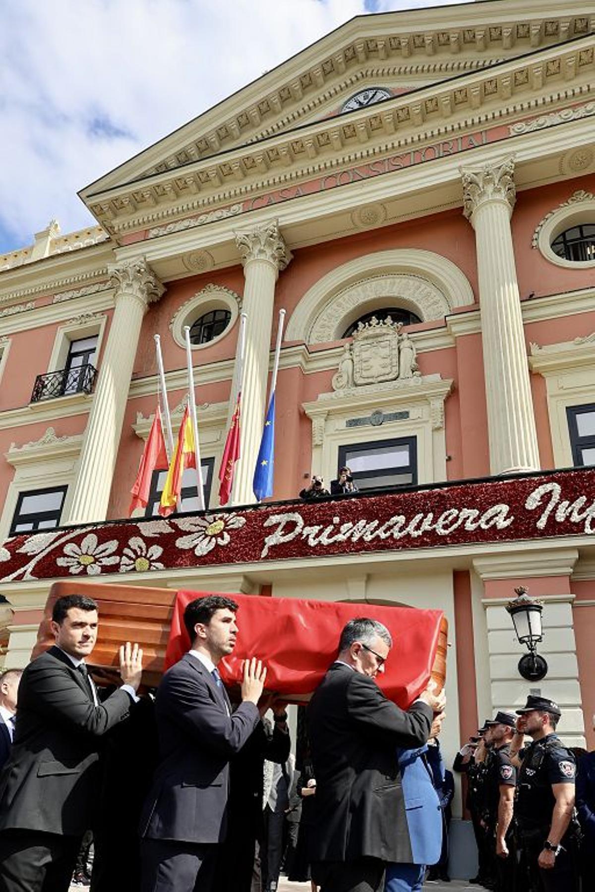 Las imágenes del entierro de José Ballesta en Murcia