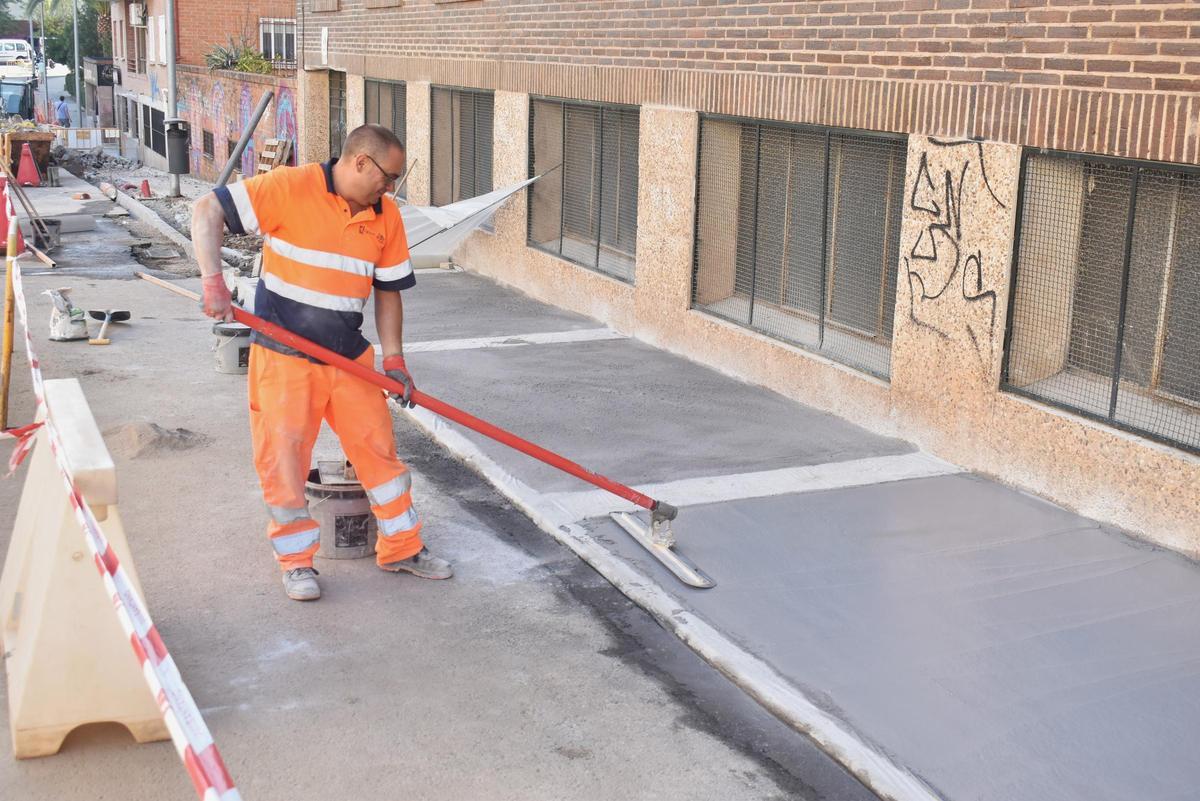 Galería | La calle MédicoSorapán de Cáceres mejora su accesibilidad