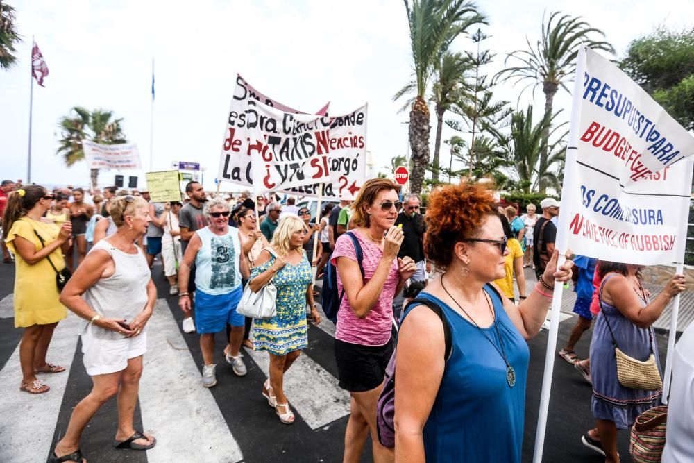 Manifestación en Orihuela Costa por su abandono