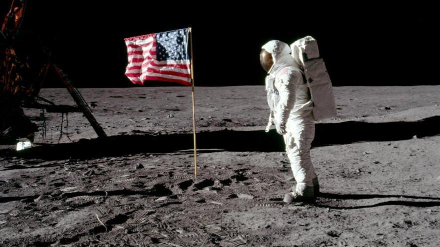 Efemérides del 20 de julio: 50 años de la llegada de Viking 1 a Marte y 57 del primer paso en la Luna