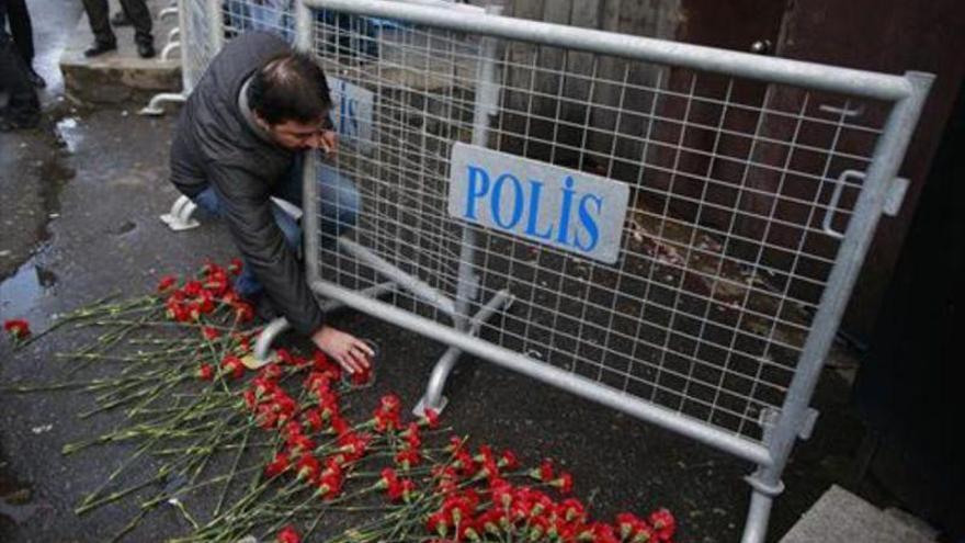 El Estado Islámico se atribuye el atentado contra la discoteca de Estambul