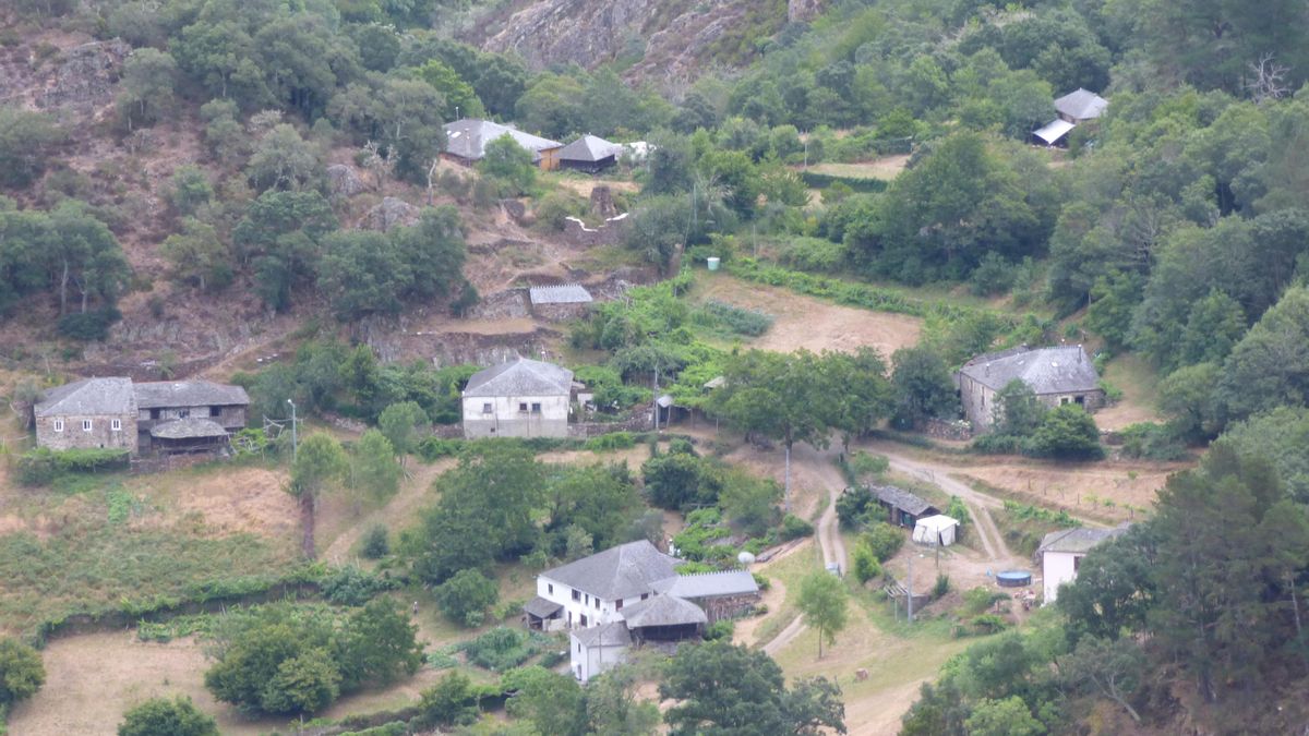 Pueblos guapos de Asturias: Riodeporcos (Ibias), al que se llega cruzando un puente