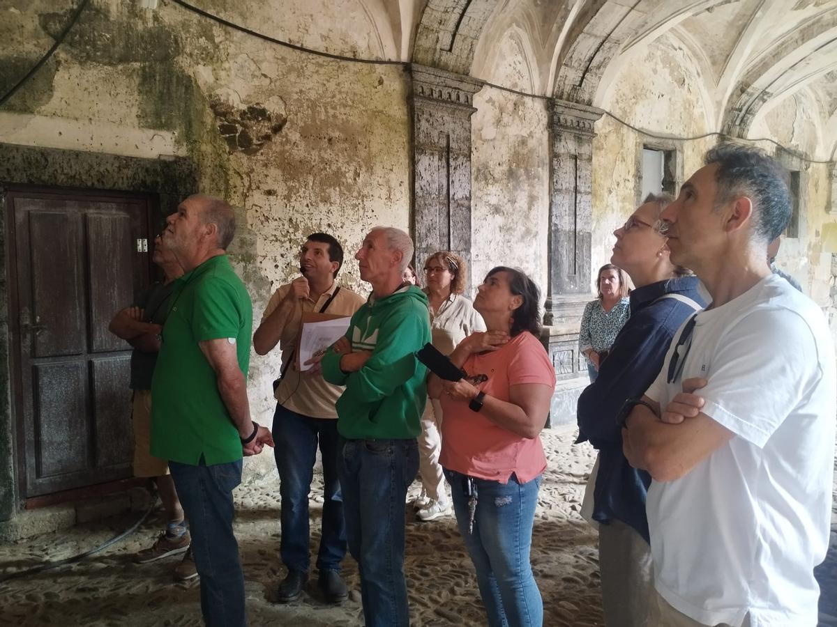 Así fue la visita guiada al monasterio de Cornellana, en Salas