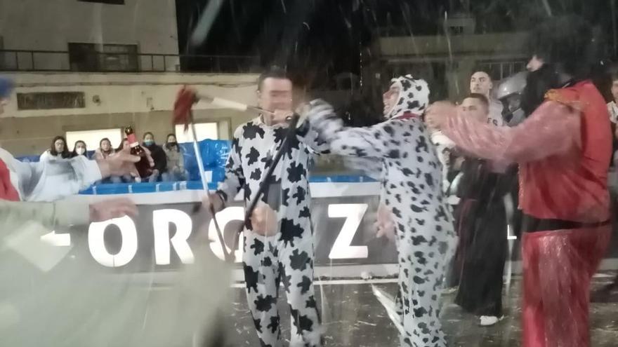 La Vaca vuelve a pedir el aguinaldo por las calles de Torreorgaz