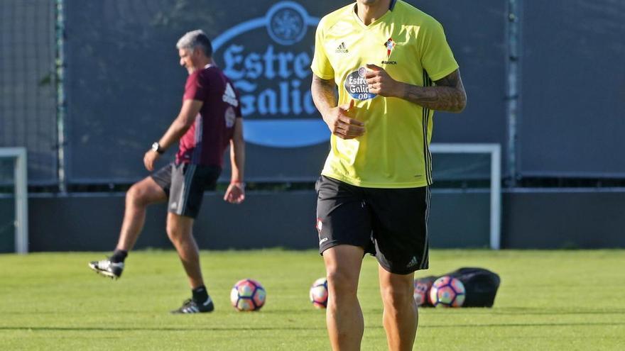 &quot;Tucu&quot; Hernandez durante un entrenamiento del Celta en A Madroa // Marta G. Brea