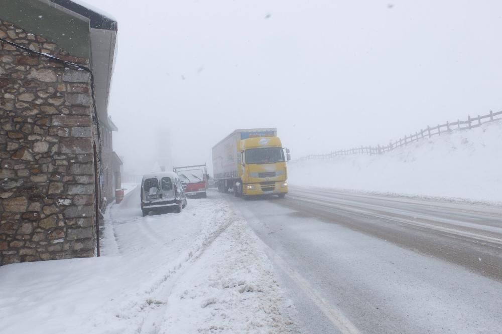 Nieve en el puerto de Pajares