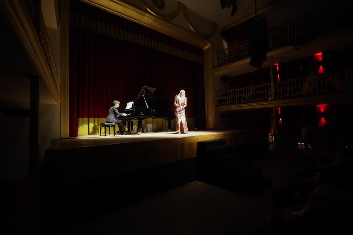 Galería: Ainhoa Arteta y Ramón Vargas llenan el Pereyra en su concierto por Valencia