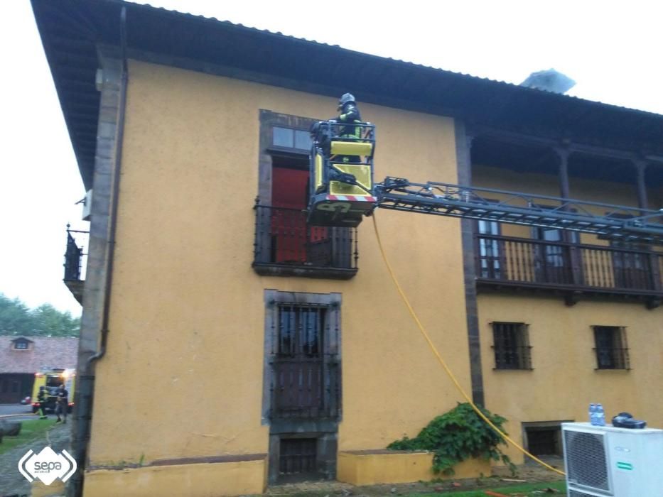 Incendio en el palacio de Cavanilles, del siglo XVI, en Lieres