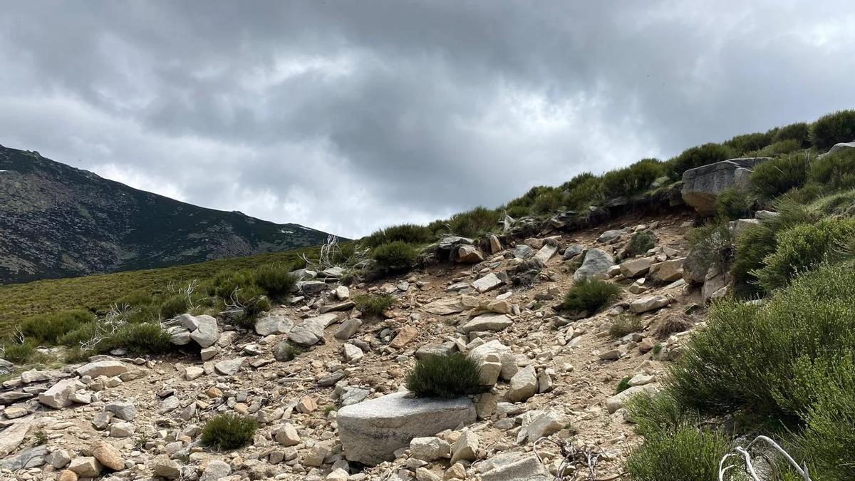 Imagen del deslizamiento de tierras en el entorno de la Garganta de los Infiernos.