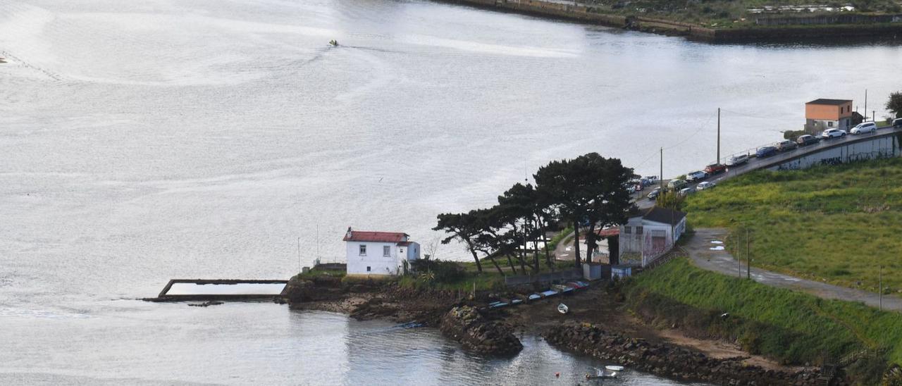 Antiguo parque marisquero situado al pie del Hospital Materno Infantil en la ría de A Coruña.