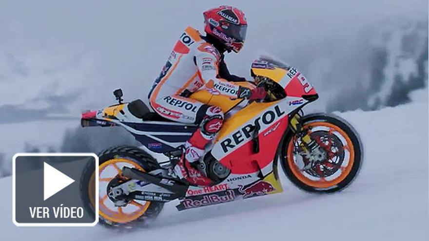 Márquez se exhibe en la nieve