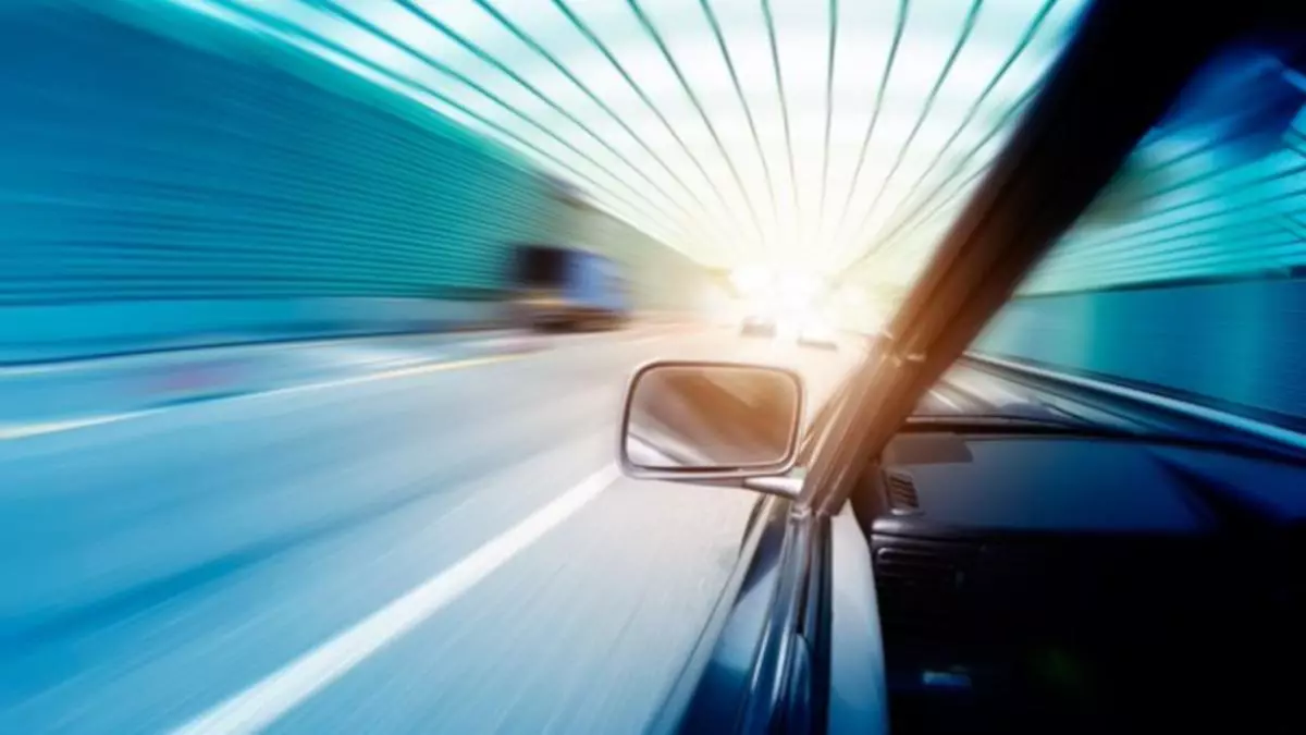 Efecto túnel: el peligro del que advierte la DGT para los conductores españoles
