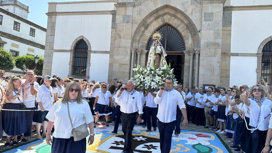 Tapia de Casariego, rebosante en la procesión del Carmen
