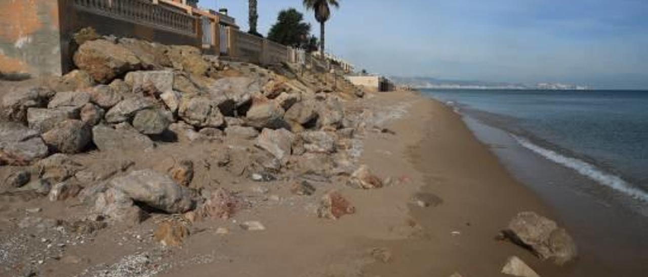 El PP pide que Tavernes demande a Costas por daños en la playa Goleta