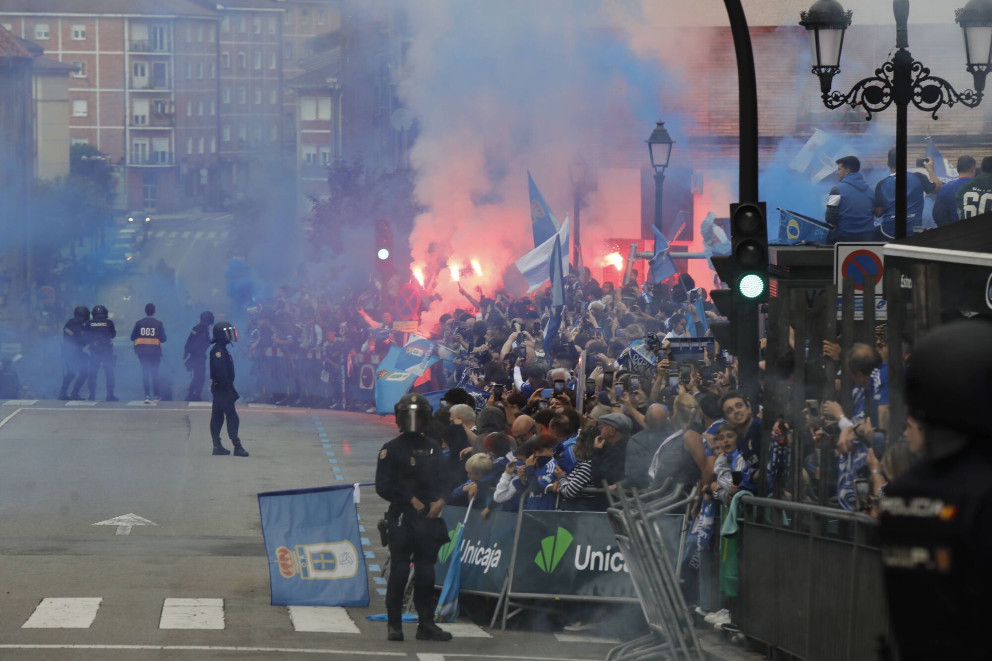 Así fue el recibimiento de la afición al Real Oviedo y toda la previa del último partido de la temporada
