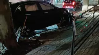 Embiste con su coche un platanero en Xàtiva... y el árbol es talado por seguridad