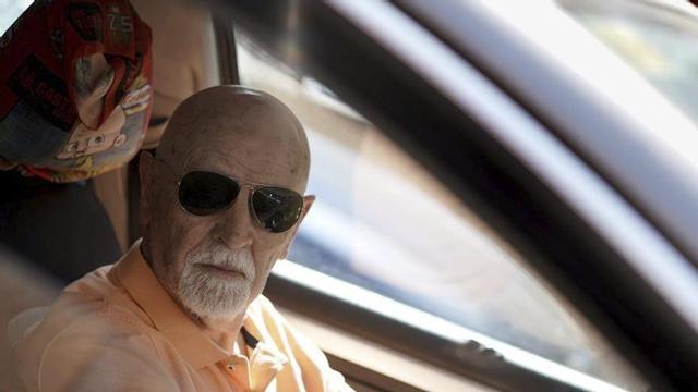 Ramón Ventureira, de 79 anys, a Madrid, on condueix diàriament. | JOSÉ LUIS ROCA