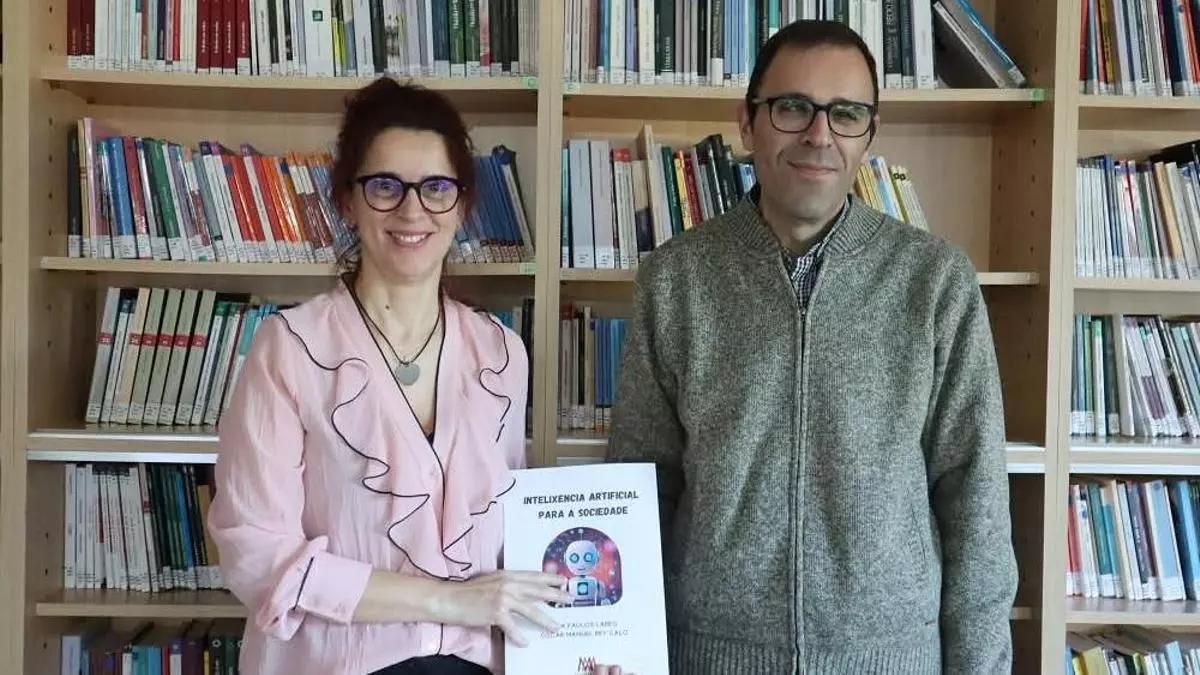 Fina Paulos e Óscar Rey, dous dos premiados, son autores tamén de varios libros.