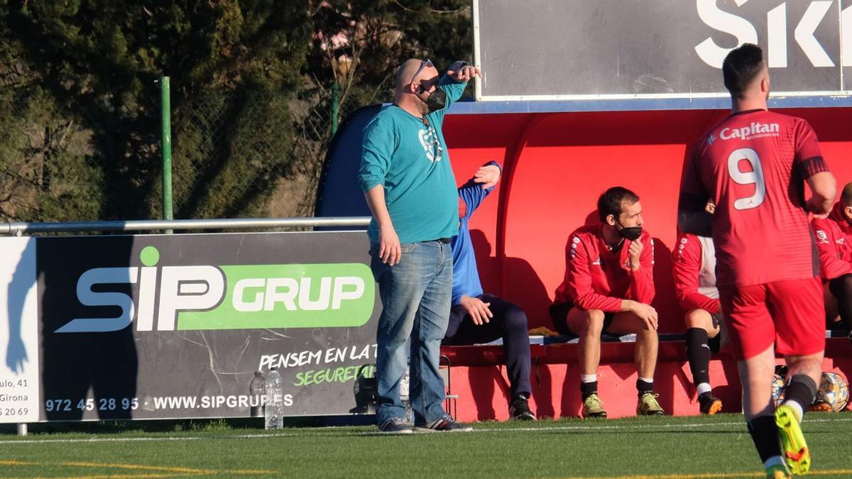 Txema Ortega ha volgut felicitar els seus jugadors abans de la fase de permanència | SAÏD SBAI