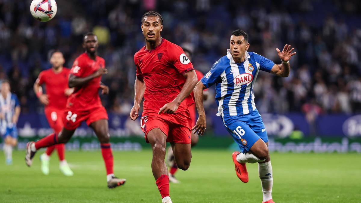 Loic Bade of Sevilla FC and Walid Cheddira of RCD Espanyol compete for the ball during the Spanish league, La Liga EA Sports, football match played between RCD Espanyol and Sevilla FC at RCDE Stadium on October 25, 2024 in Barcelona, Spain. AFP7 25/10/2024 ONLY FOR USE IN SPAIN. Javier Borrego / AFP7 / Europa Press;2024;SOCCER;SPORT;ZSOCCER;ZSPORT;RCD Espanyol v Sevilla FC - La Liga EA Sports;