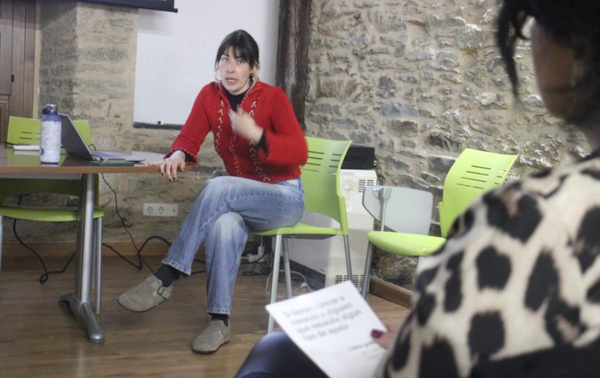 Elena García durante la presentación de la cartera de servicios.  | ARACELI SAAVEDRA