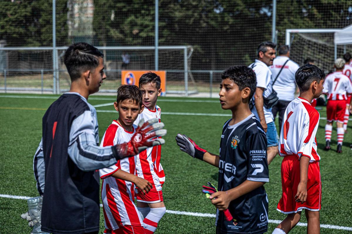 La Mina celebra su primera Champions infantil