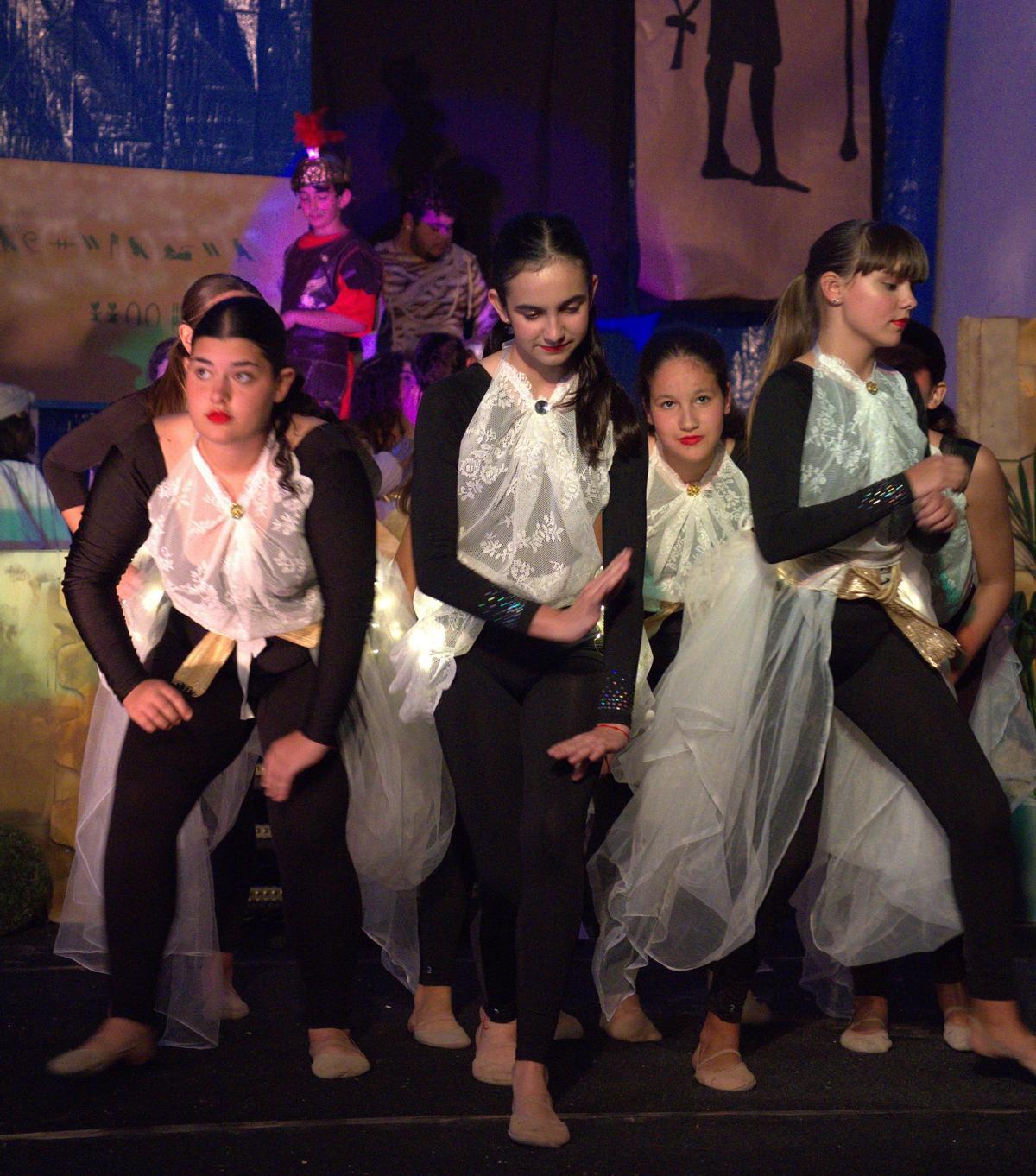 El grupo de danza en una de las coreografías de Musicalia 2026