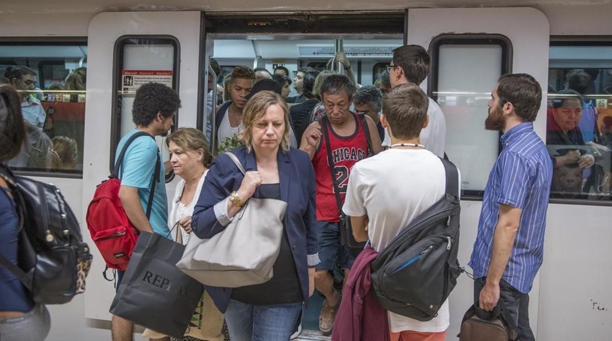 Huelga de metro en las líneas L1 y L3 de la Plaça Catalunya.