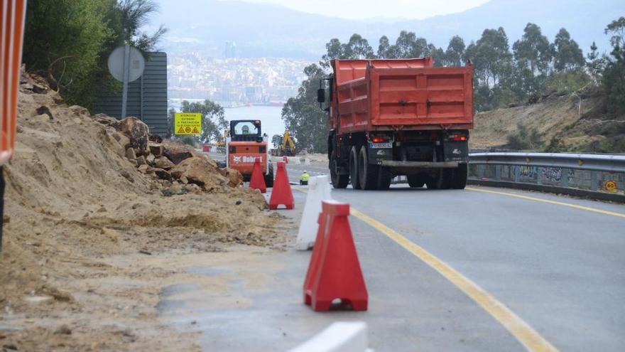 Trabajos durante el cierre de esta tarde. //. G. Núñez