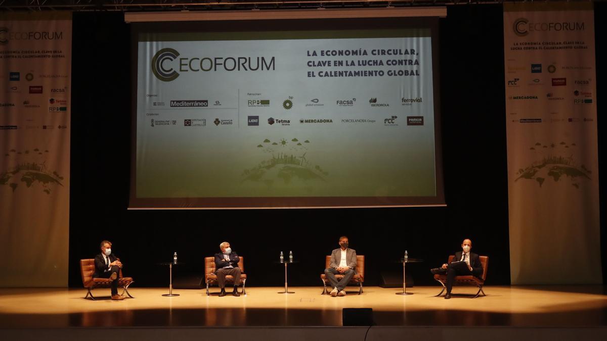 La segunda edición de Ecoforum también celebró mesas de debate donde reunió a expertos sobre el tema.