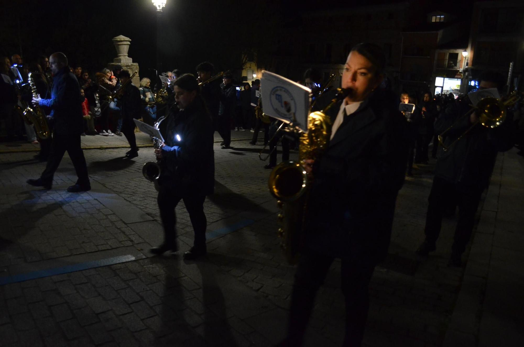GALERÍA | Solemne Procesión de las Tinieblas, en Benavente