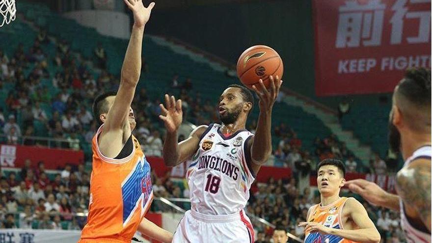 Kyle Fogg, 58 puntos en China