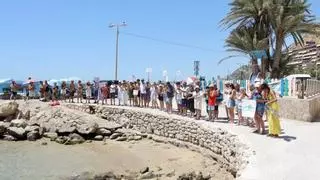 Somos Mediterrania organiza una cadena humana en la Albufereta para exigir una nueva Ley de Costas