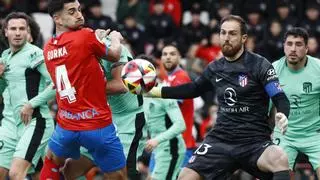 Un doblete de Depay rescata a un pobre Atlético en Lugo