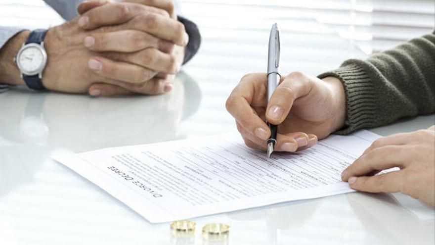 Los cordobeses presentan cuatro demandas de divorcio diarias, un 13% más anual