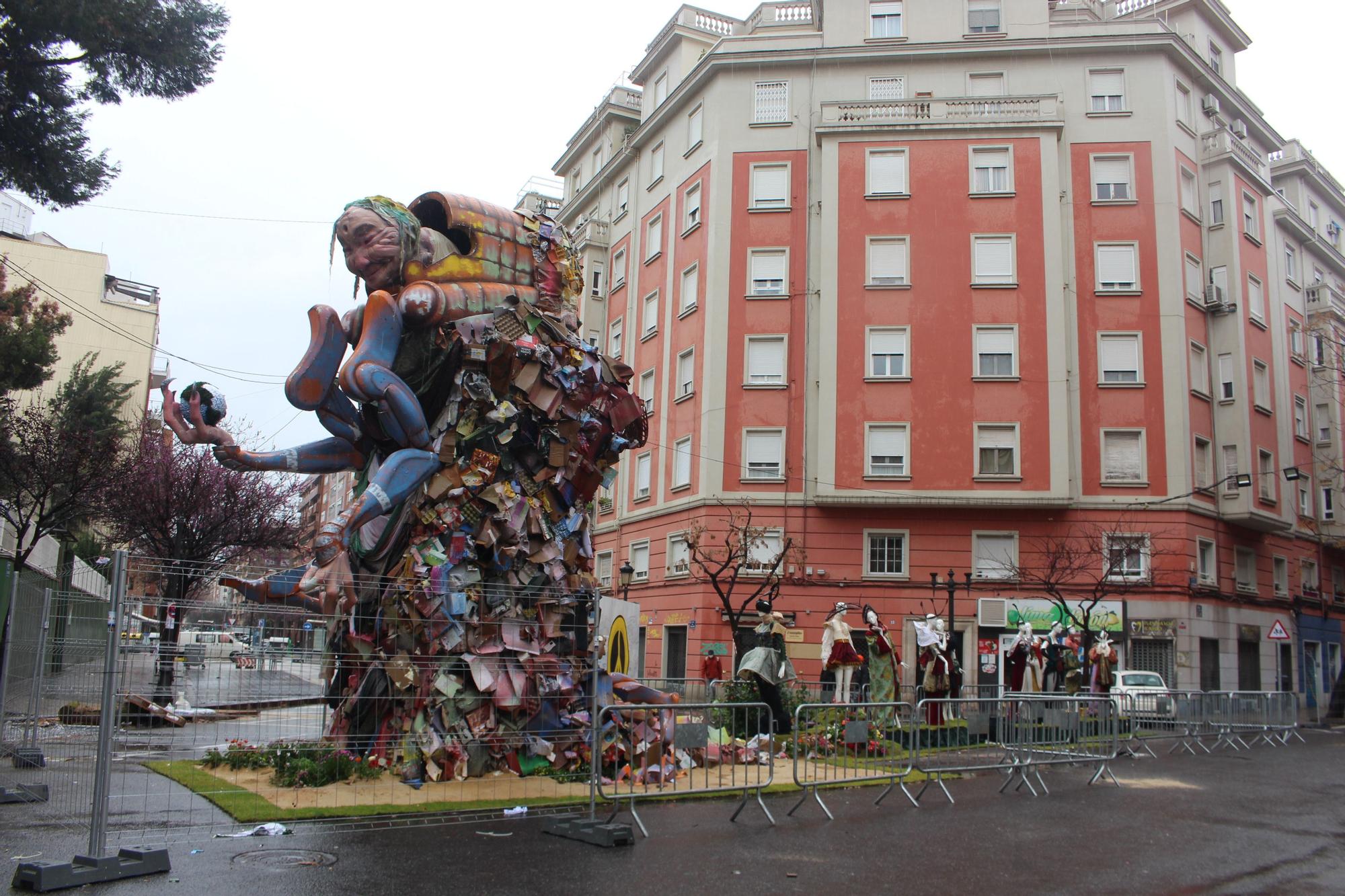 Falla y pasarela de moda sostenible de Manu Fernandez en Palleter-Erudito Orellana