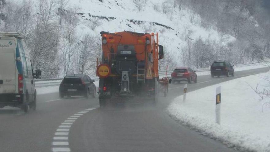 Tráfico en el Huerna durante las últimas nevadas.