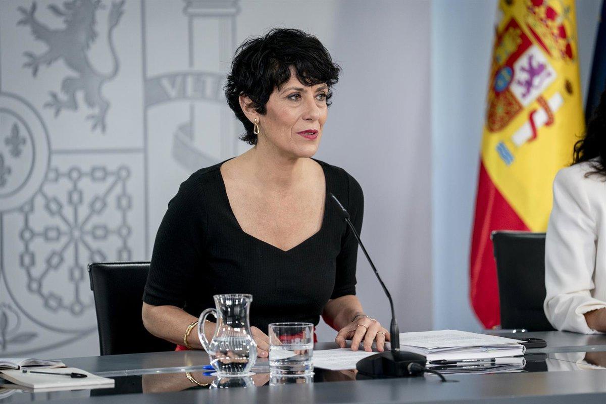 La ministra de Inclusión, Seguridad Social y Migraciones y portavoz del Gobierno, Elma Saiz, durante la rueda de prensa tras el Consejo de Ministros, a 14 de julio de 2026.