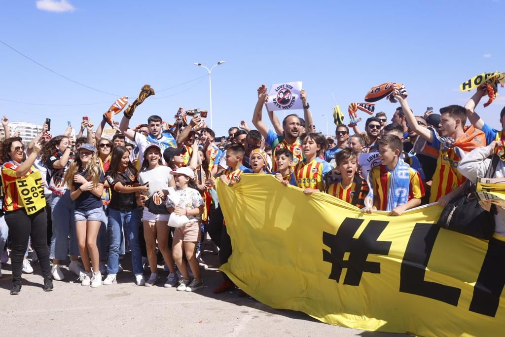 La afición del Valencia CF ante el Elche