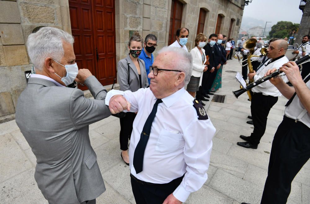 Poio celebra un San Xoán atípico pero con idéntico espíritu festivo