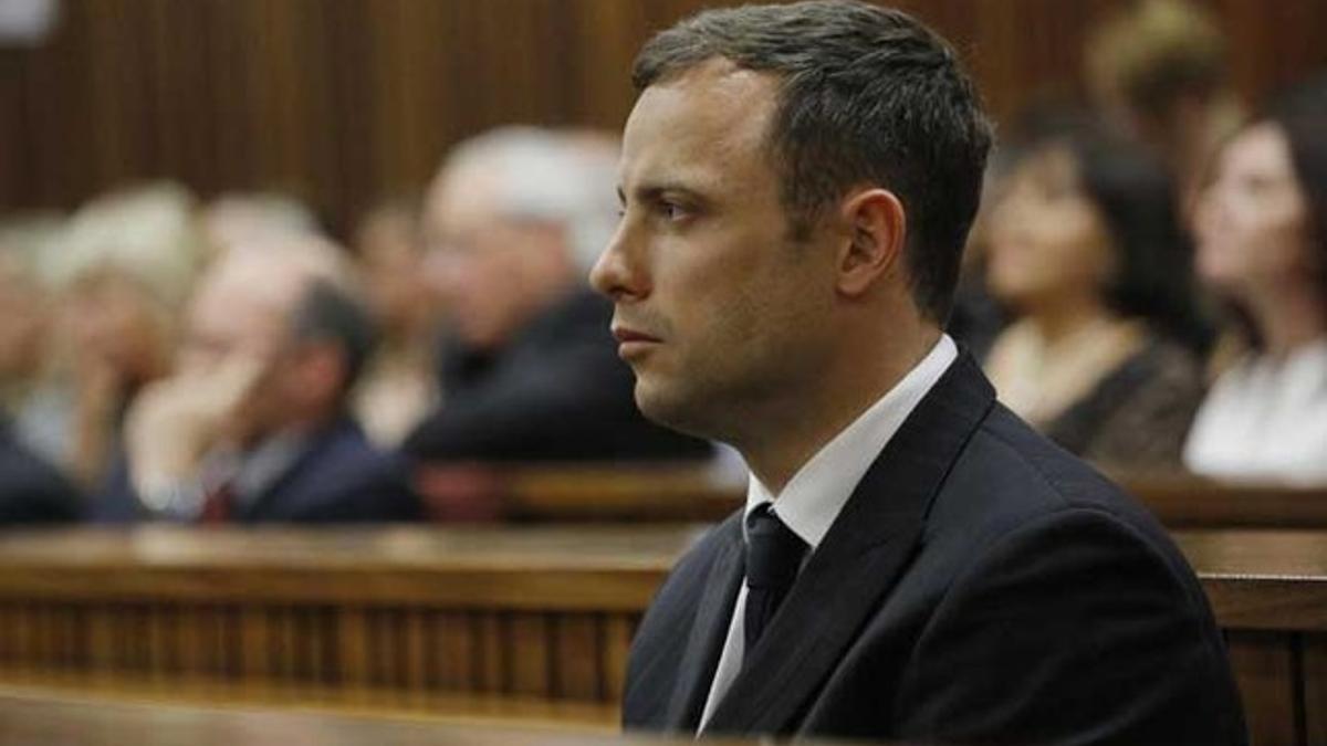 Pistorius se libra de la cadena perpetua pero es condenado por homicidio