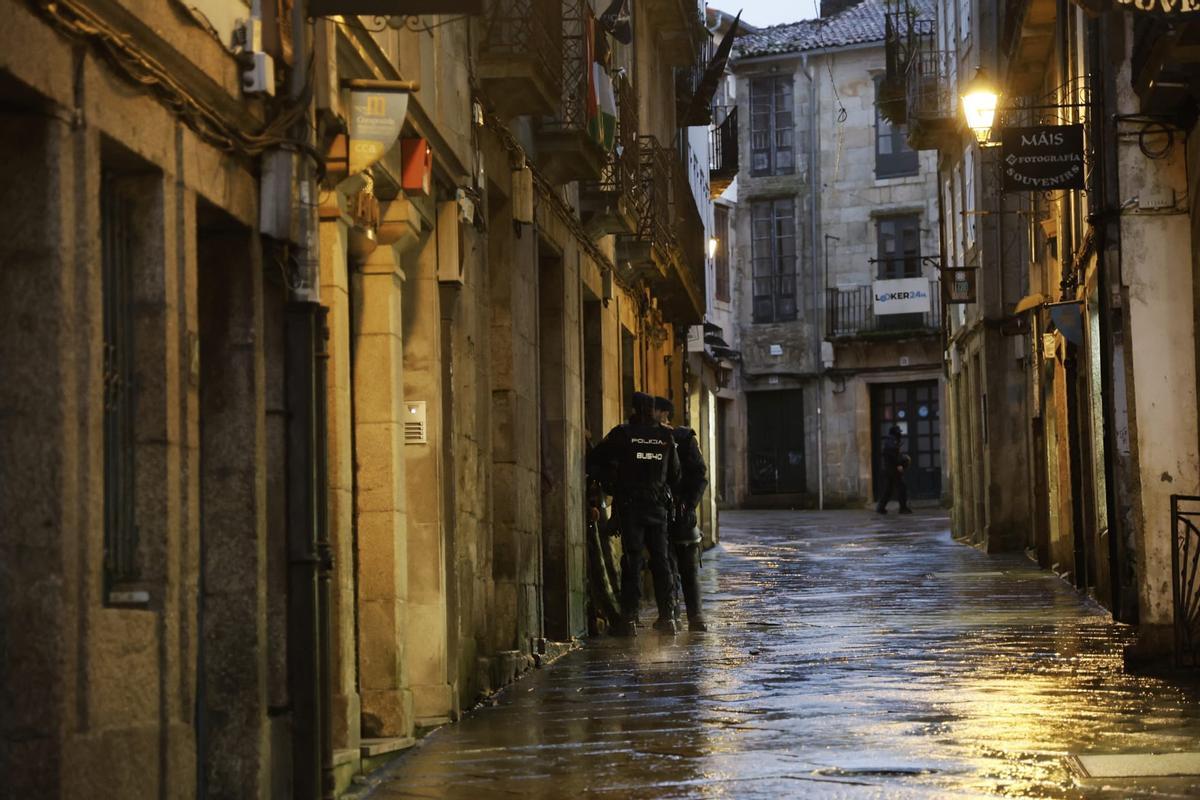 La propiedad del edificio desalojado en la Algalia refuerza la seguridad con alarma y guardias privados