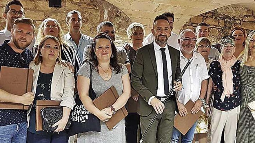 Fernández, en el centro, con el resto de ediles de Capdepera.