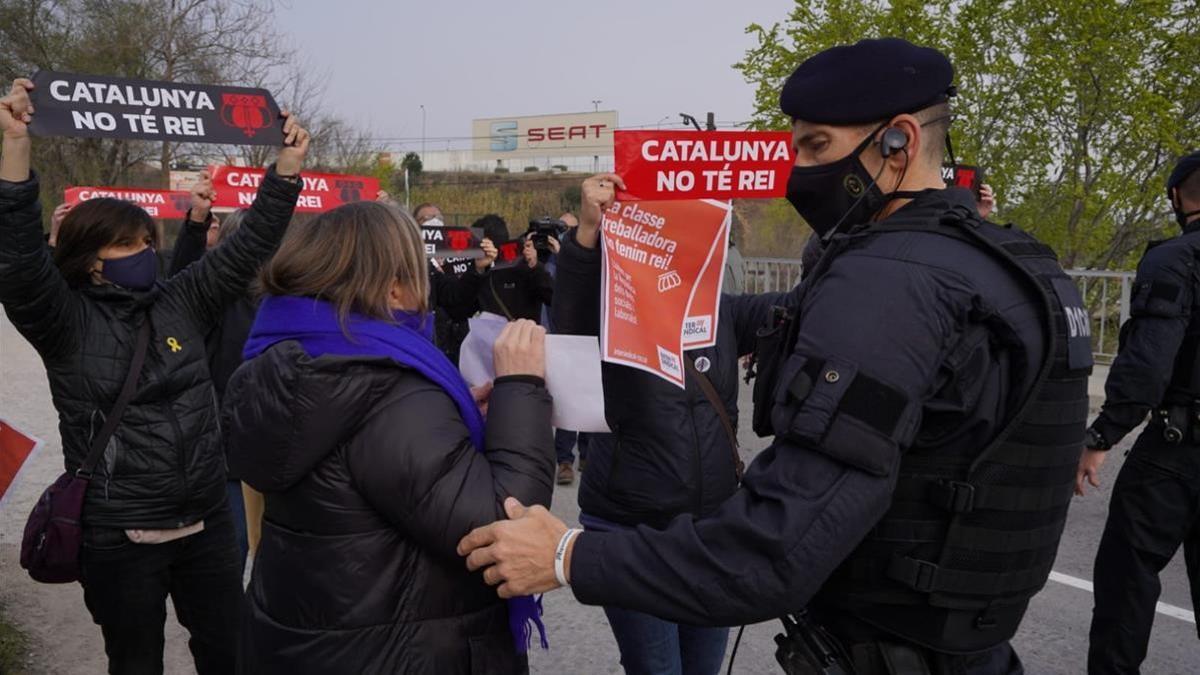 Protestas por la visita del Rey y Pedro Sánchez a la Seat en Martorell